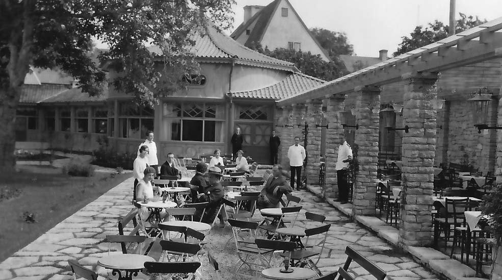 Black and white photo giving a glance into the history of the Wisby Hotel in Visby