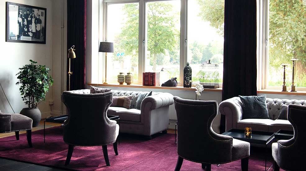 Lobby overview with chairs and sofas at Clarion Collection Hotel Bolinder Munktell Eskilstuna